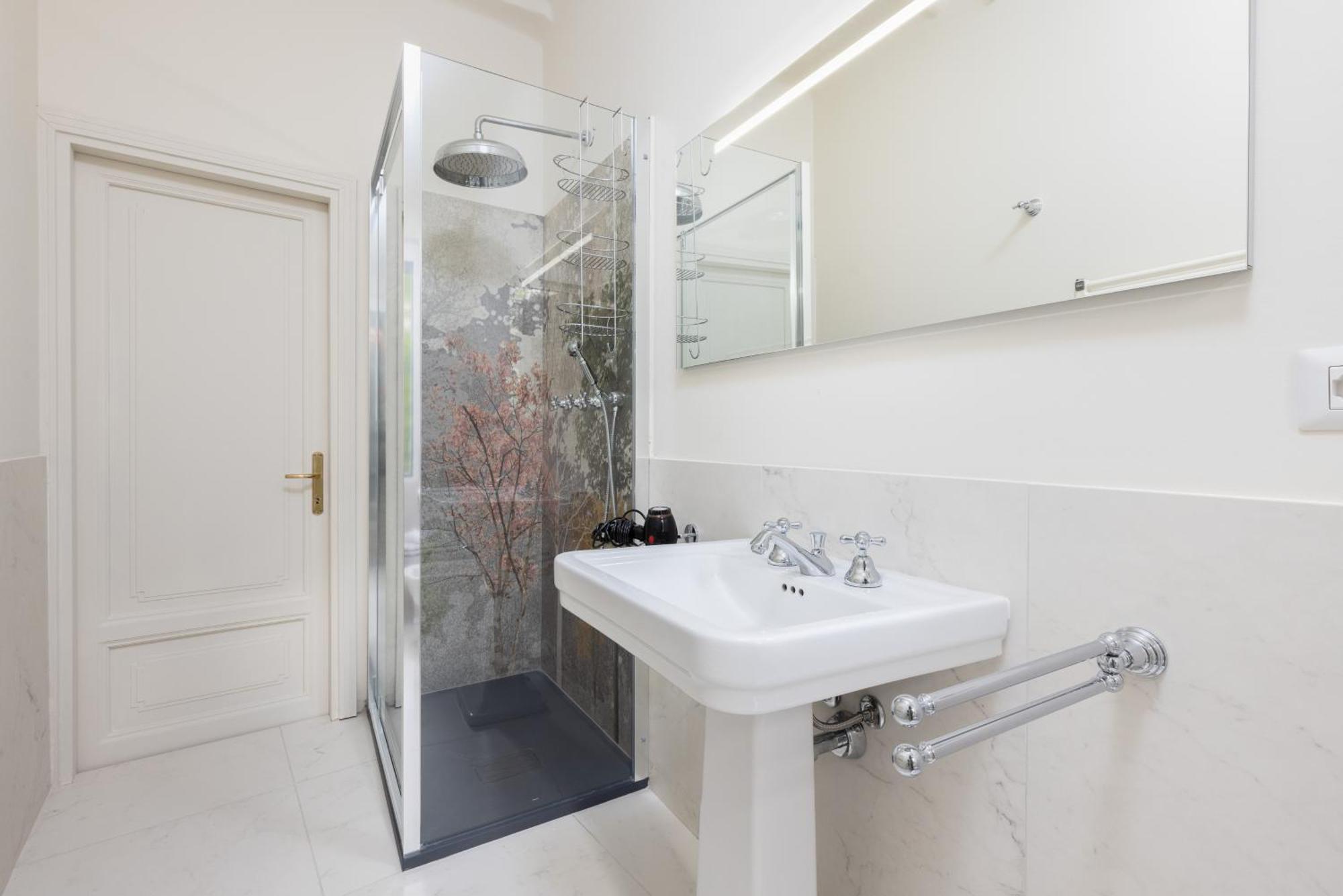 Living Uniqc Apartment - Duomo Milan Bagian luar foto