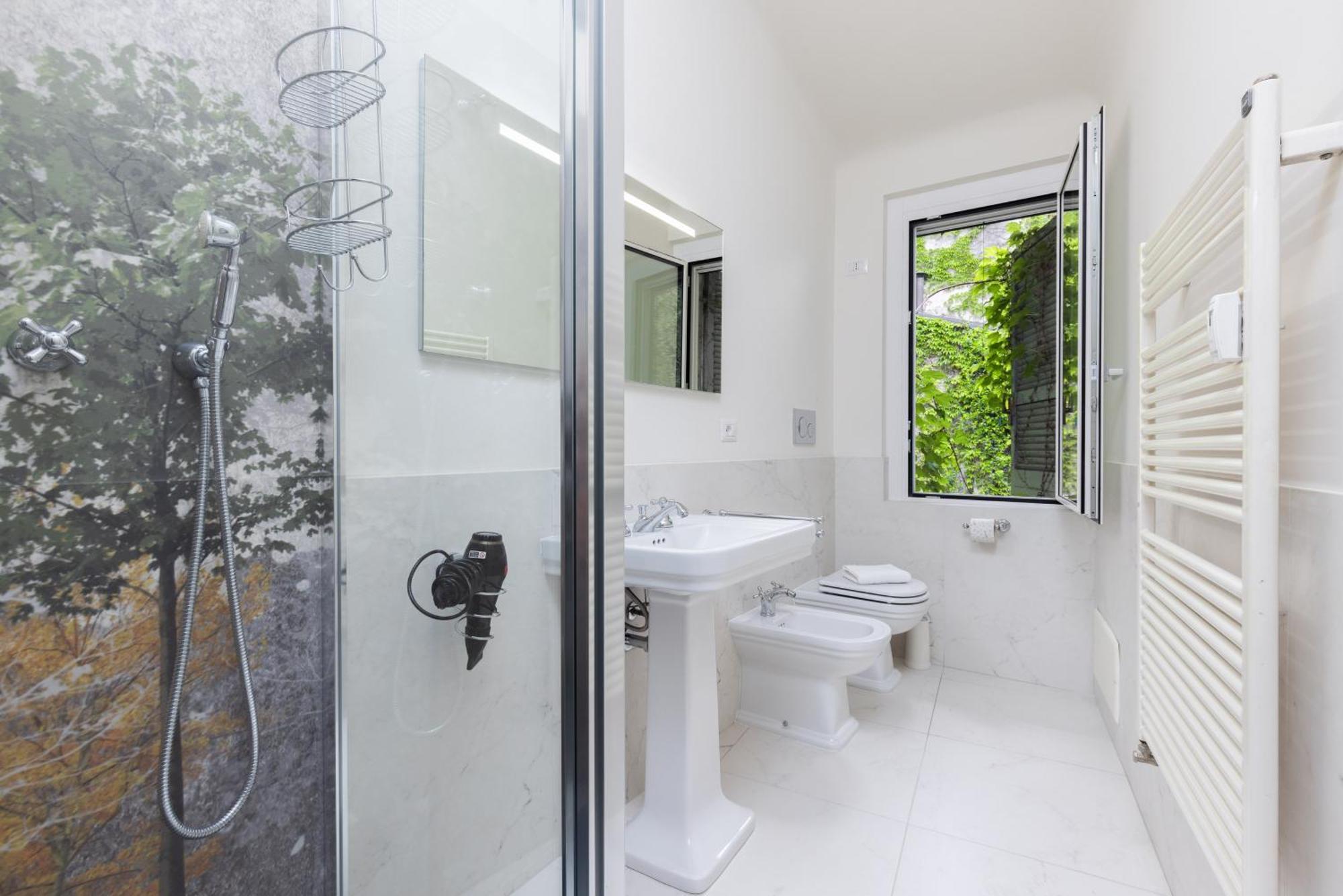 Living Uniqc Apartment - Duomo Milan Bagian luar foto