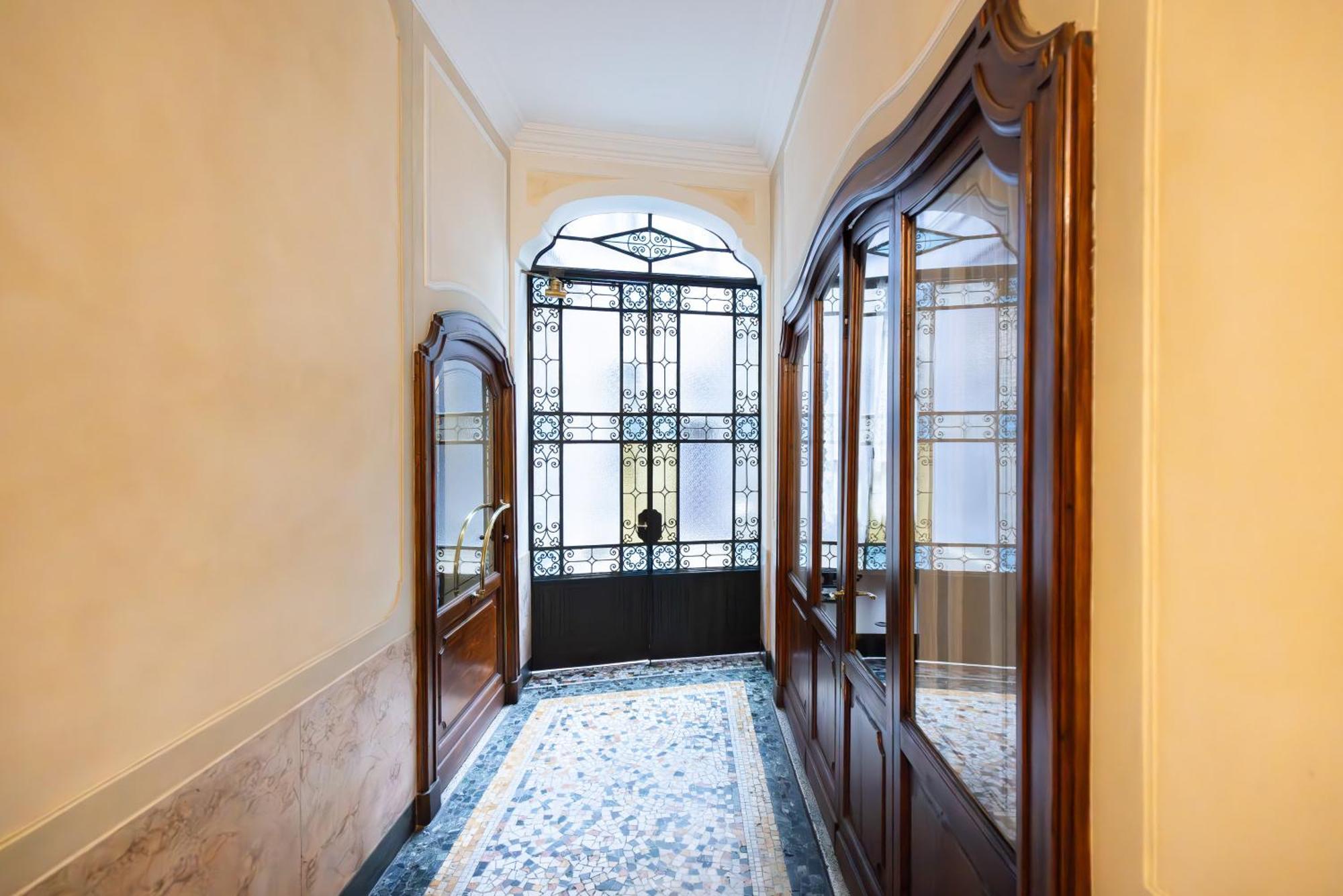 Living Uniqc Apartment - Duomo Milan Bagian luar foto