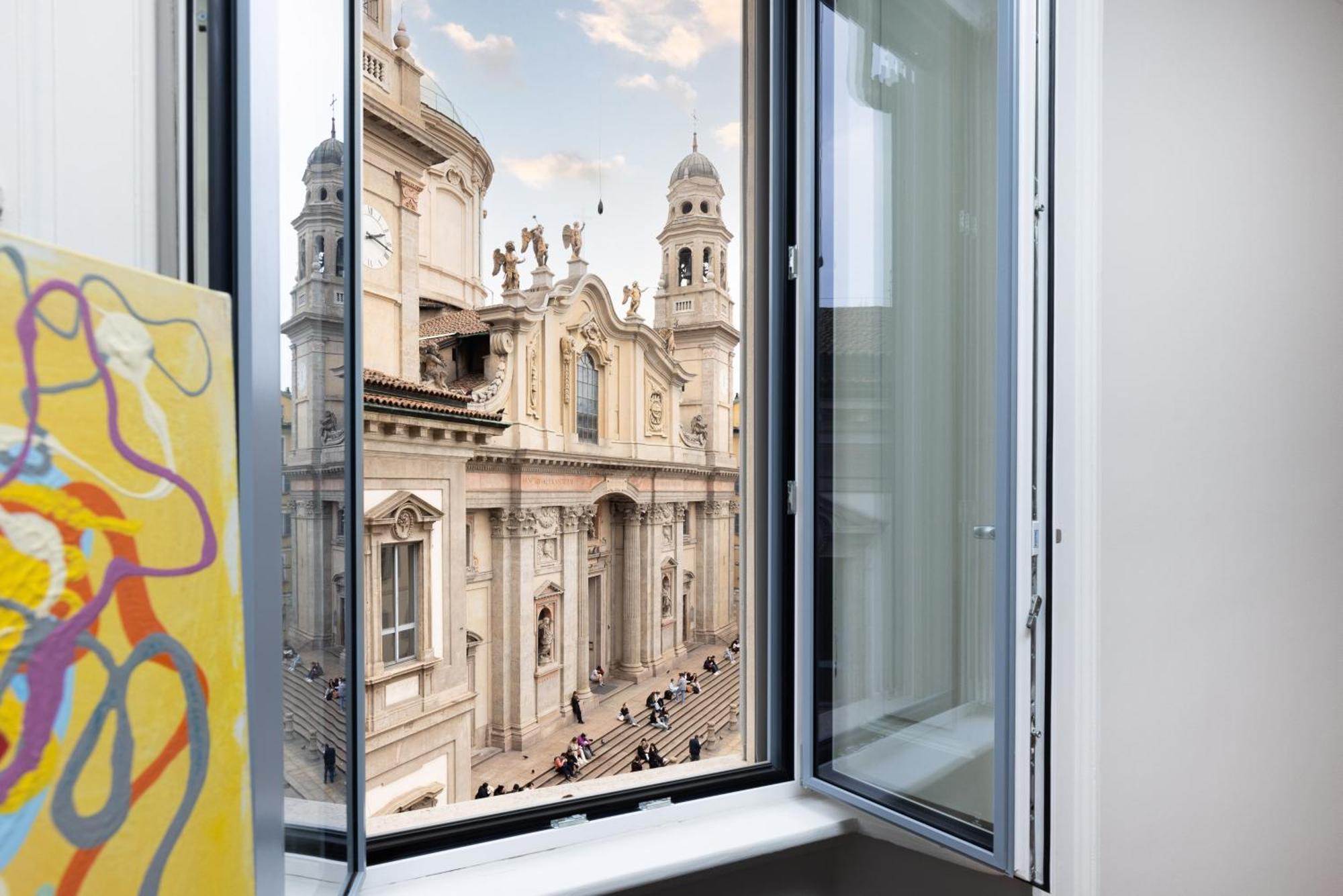Living Uniqc Apartment - Duomo Milan Bagian luar foto