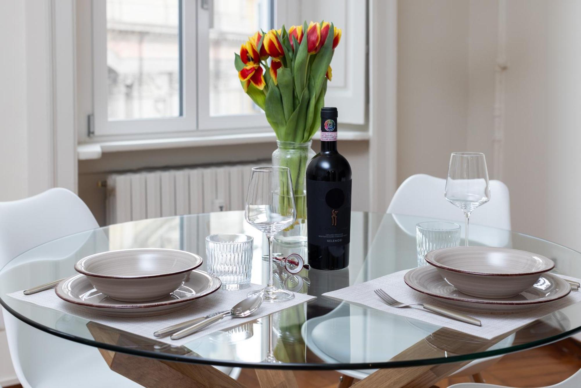 Living Uniqc Apartment - Duomo Milan Bagian luar foto